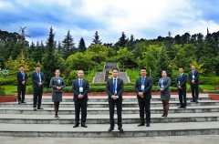 云南龙业商贸股东合影