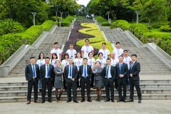 云南龙业商贸员工合影